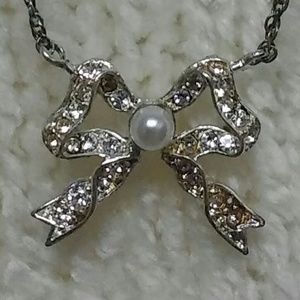 Avon Delicate Bow Necklace